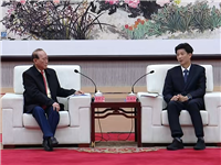 温湛滨会见柬华理事总会会长、柬埔寨加华集团董事长方侨生一行