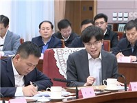 李强总理主持召开的座谈会上，90后潮青杨植麟作为企业家代表发言